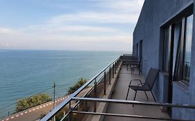 Seaside Inn & Suites
